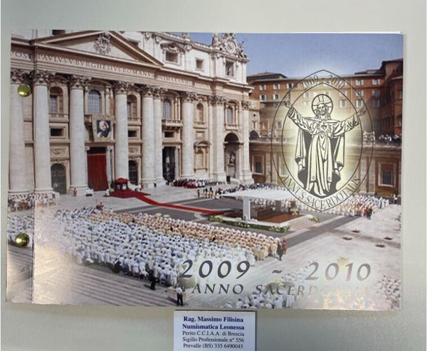 EN* VATICAN BENEDICT XVI 2 Euro 2010 YEAR FOR PRIESTS PHILATELIC FOLDER FDC