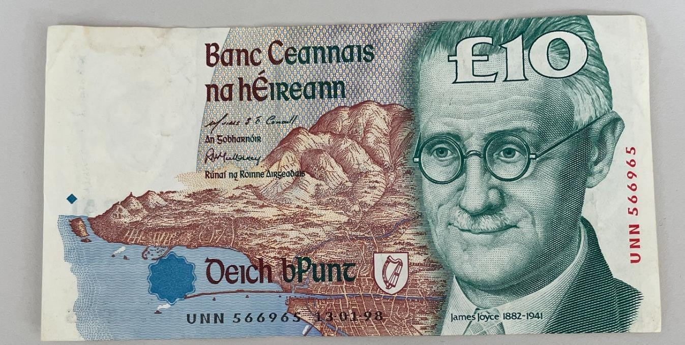 NL* IRLANDA IRELAND Banconota 10 POUND 13 01 1998 JAMES JOYCE UNN 566965