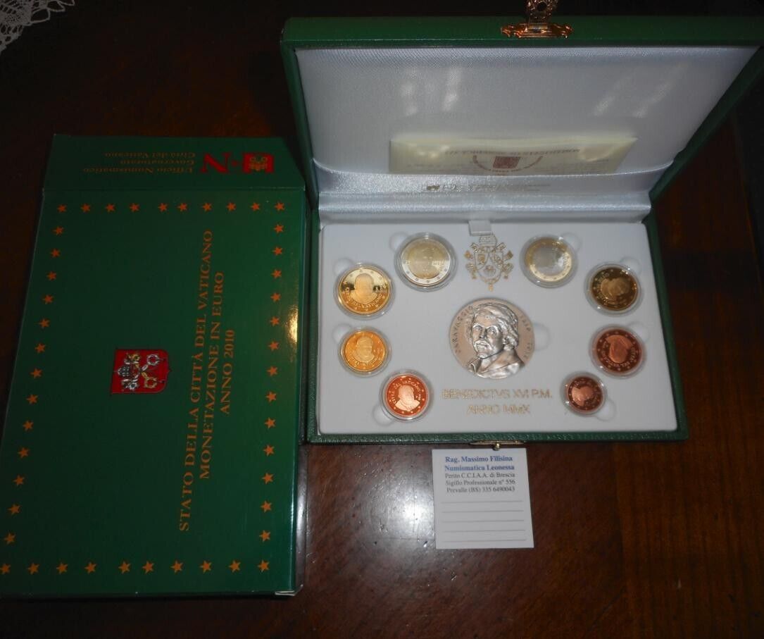 NL* VATICANO BENEDETTO XVI Divisionale 2010 8 valori con MEDAGLIA Argento Proof