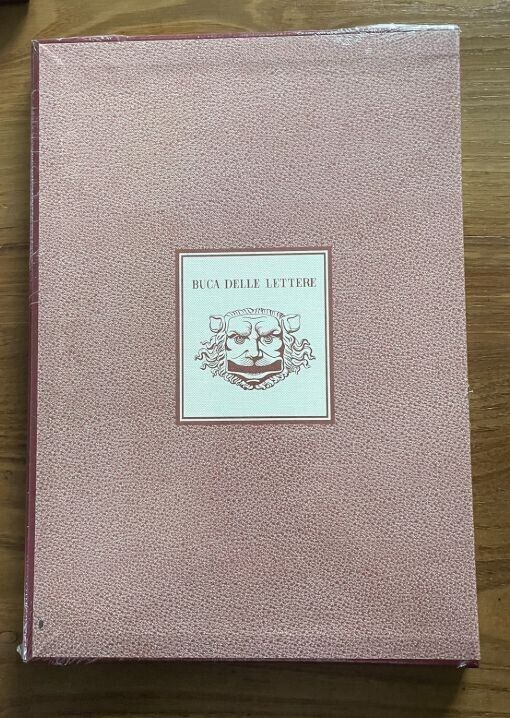 NL* ITALY THE BOOK OF ITALIAN STAMPS 1990 - Post Box - NEW