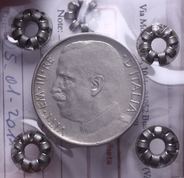 NL* VEIII 50 CENTESIMI LEONI CONTORNO RIGATO 1925 BB/SPL Perizia Castagna