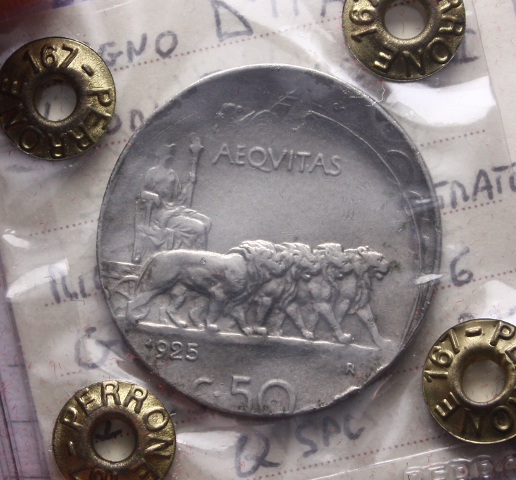 NL*VEIII 50 CENTESIMI LEONI LISCIO 1925 RIBATTUTO DECENTRATO QSPL Periz. Perrone