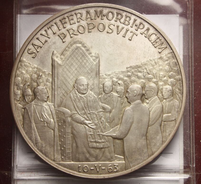 NL* ROME Pope JOHN XXIII SILVER Medal 1963 POPE Receives FDC Balzan Prize