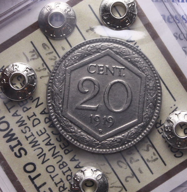 NL* VEIII ITALIA 20 CENTESIMI ESAGONO 1919 PARZ. RIGATO SPL+ Perizia Perfetto