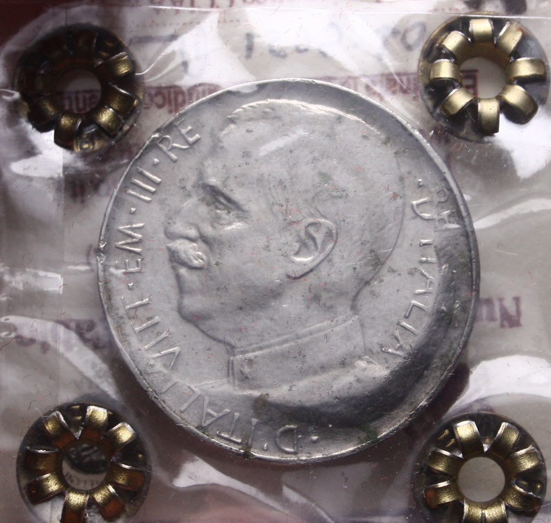 NL*VEIII 50 CENTESIMI LEONI LISCIO 1925 RIBATTUTO DECENTRATO QSPL Periz. Perrone