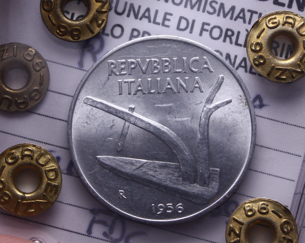 NL* Italia Repubblica 10 LIRE SPIGHE ARATRO 1956 FDC Perizia Gaudenzi Giovanni
